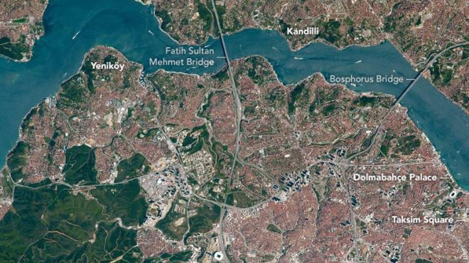 Amerikan Havaclk ve Uzay Dairesi'nin (NASA) her gn dnyann farkl bir kesinden kareler paylat "gnn fotoraf"nn konuu getiimiz aylarda stanbul Boaz olmutu. NASA uzaydan ekilen stanbul fotorafn takipileri ile paylamt.