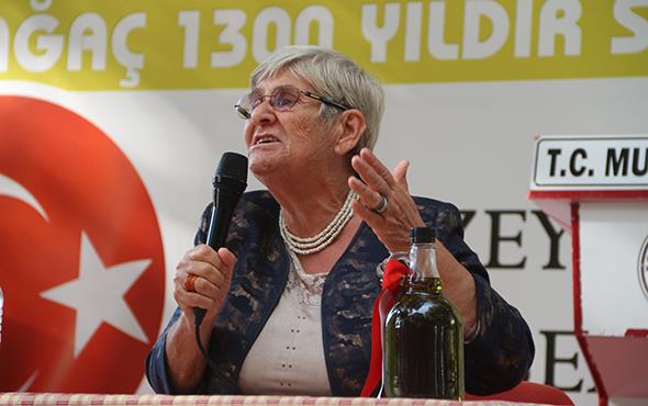 Trkiye&#8217;de ilk zeytin hasadnn gerekletirildii Mersin&#8217;in Mut ilesinde Belediye ve Kaymakamlk tarafndan dzenlenen 4. Mut Zeytin ve Zeytinya Sempozyumu&#8217;na katlan nl Kardiyolog-Cerrah Prof. Dr. Canan Karatay, &#8220;Bugn zeytin ve zeytinya sempozyumunun 4&#8217;ncsn kutluyoruz. Burada bin 300 yandaki aac 4 sene nce tescil etmitik ve zeytin aacndan bende toplamtm. Hakikaten altn suyudur. Ben her zaman sylyorum: Zeytin altndr zeytinya altn suyudur&#8221; ifadesini kulland.