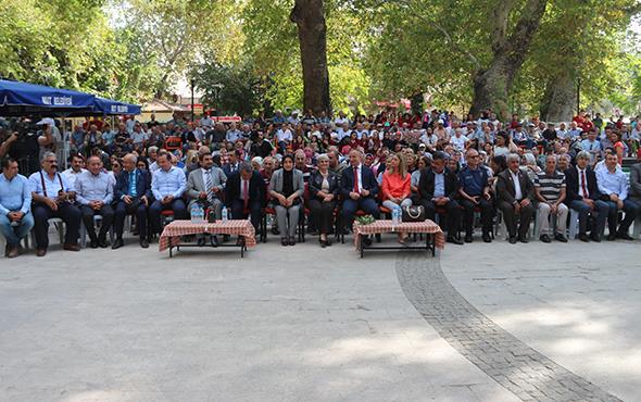 Baka hibir ey yapmayn, oturup bina yapmayn, beton dikmeyin; zeytin aac dikin. Hepimizin gelecei, ocuklarmzn gelecei, torunlarmzn gelecei zeytindedir ve zeytinyandadr.