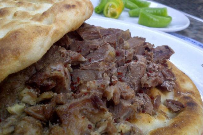 stanbul'da kebap eitlerini yiyebileceiniz birok mekn mevcut. zellikle Fatih, kebaplaryla nl blgelerin banda geliyor.