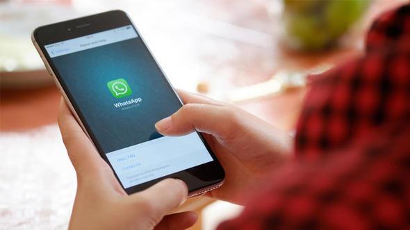 WhatsApp&#8217; yeni bir telefona yklediinizde hala arkadalarnzla sohbet edebilirsiniz ve grup yeliklerinizi kaybetmezsiniz fakat sohbet gemiinizi gremezsiniz.