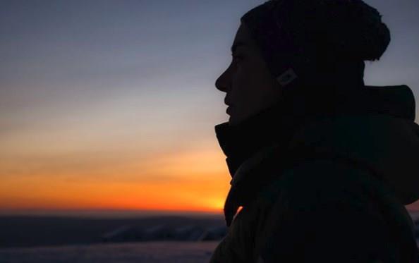 Sla ile Ahmet Kural neden ayrld? <br>  arkc Sla ile oyuncu Ahmet Kural'n ayrlklar hakknda yeni bir iddia ortaya atld. Kskanlk krizine giren Ahmet Kural'n, Sla'ya tokat att, 37 yandaki arkcnn ise bunu affetmedii ne srld.