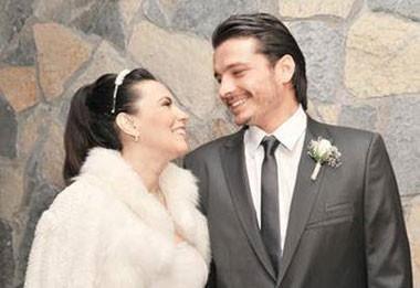 En ok nikah masasna oturan nllerden biri olan Salkm, son evliliini 40 yandayken Hakan Eratik ile yapt.