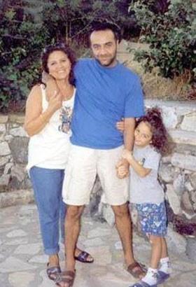 Ylmaz Erdoan ilk evliliini 20'li yalarnn banda Sanem t ile yapmt