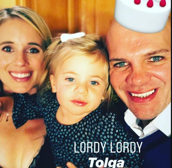 Getiimiz gn 40 yana giren Tolga Karel, kz Mia ile ekilen fotorafn Instagram&#8217;da paylat.