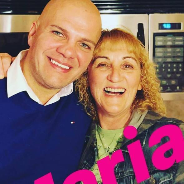 Tolga Karel&#8217;i tanmakta zorlanan hayranlar nl ismin yeni imajn beenmedi.