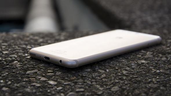 Huawei P10 Plus  <br>  n kamera: 8 MP  Arka kamera: Biri 20 MP dieri 12 MP ift kamera