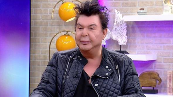 arkc Aydn, teve2'de yaynlanan 2. Sayfa programna konuk oldu. Yllar nce yzne dolgu yaptran Aydn, yaad pimanl canl yaynda anlatt.