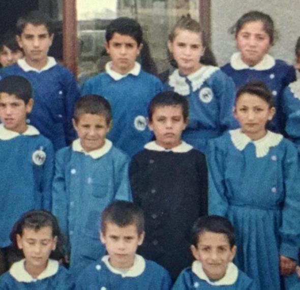 ocuk yata i hayatna atlan Gke, yaad zorluklar u szlerle anlatmt; 1994-1995 ya 13 ilkokuldan mezun olduktan sonra maddi imknszlklardan dolay okul hayatm bitirip kasap ra olarak ie baladm her gn 18-20 saat alp babadan 1 TL istemedim istesem de yoktu.