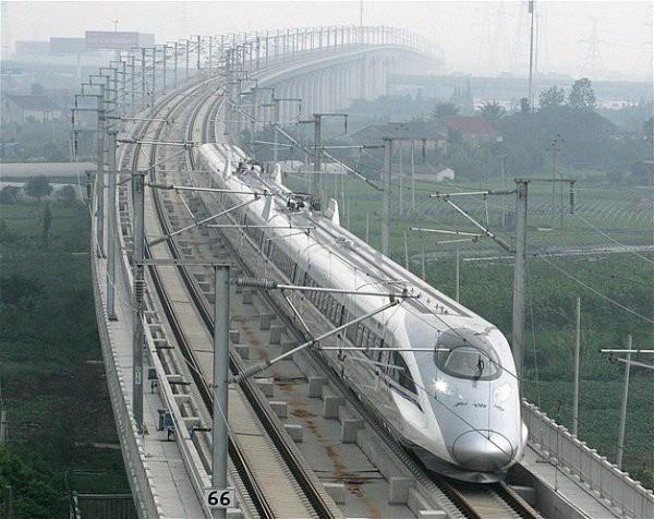 En hzl tren in yapm CRH380A treni, 302 millik hza ulaarak dnya hz rekorunu krmt.