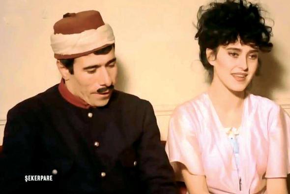 Yaprak zdemirolu, Atf Ylmaz&#8217;n ynettii 1983 yapm &#8220;ekerpare&#8221; filminde lyas Salman ile barol paylamt.