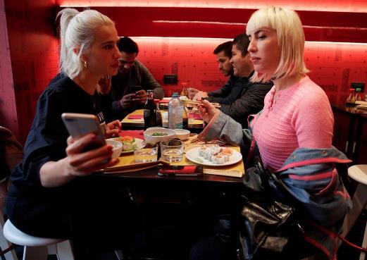 100 binden fazla takipisi olanlarsa hi hesap demiyor. Ancak bunun iin mterilerin sosyal medya hesaplarnda restorann iinde ekilmi fotoraflarn paylamalar ve restorann adn kullanmalar art..