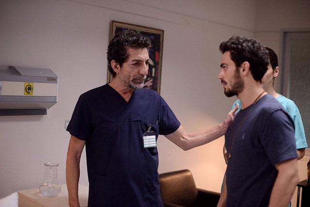 Gnmz ve 70&#8217;li yllar arasnda yolculuk yapan hikayesiyle dikkat eken dizide Melike&#8217;ye hayran olan doktor Cenap Tun&#8217;u oynayan Mustafa Uurlu, Show TV'nin merakla beklenen dizisi arpma'ya geti. Usta oyuncu yeni dizide Kvan Tatltu ve Elin sangu gibi isimlerle grev alacak.