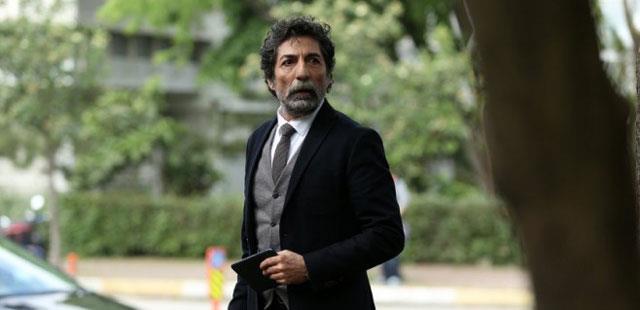 2015 yl Temmuz aynda 35. Antalya Altn Portakal Film Festivalinde kazand altn portakal heykelcii evine giren hrsz tarafndan alnd. Antalya Byk ehir Belediye Bakan Menderes Trel kendisine yenisini gndereceini belirtti.