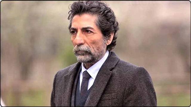 Mustafa Uurlu'nun babas salk memuru, annesi orumlu bir ev hanmdr. Babas tayinen Konya'ya gelip burada yaarlarken 2-3 yanda iken babasnn Bursa'ya tayini kar. lk, orta ve lise renimini Bursa'da tamamlad