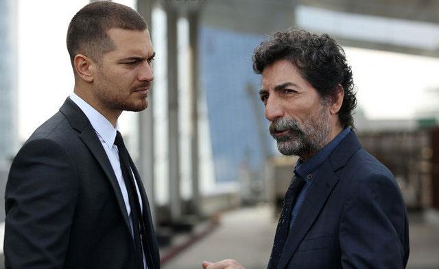 2016 ylnda Ulu Bayraktar'n ynetmenliini yapt "erde" adl televizyon dizisinde aatay Ulusoy, Aras Bulut ynemli, Bensu Soral, etin Tekindor, Damla Colbay, Mustafa Uurlu, Rza Kocaolu, Yasemin Allen, Bestemsu zdemir, Gzde Kansu, Yldray ahinler, Selim Erdoan balca rolleri paylat.