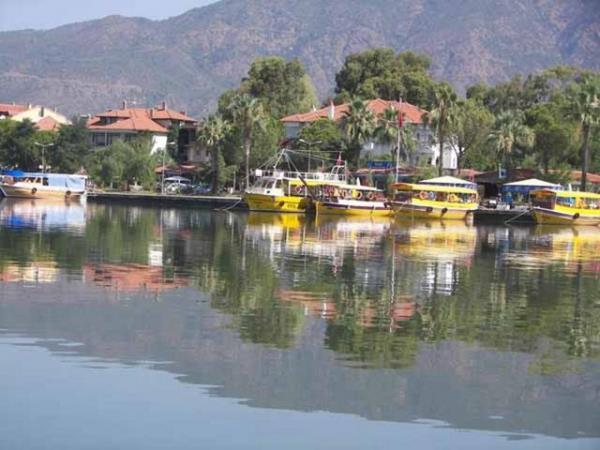 Kyceiz, tarih ve doa... Bir liman kenti olarak tarihi 4 bin yla dayanan ehrin, tercih edebileceiniz ok farkl zellikleri bulunuyor. rnein, Sultaniye kyunde termal kaplcalara gidebilir, Yayla ky ve Gkeova'da safari yapabilirsiniz.