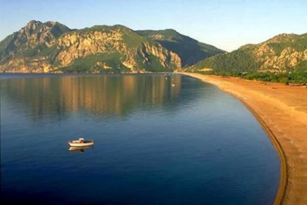 Tarih ve gizemi birlikte gorun Likya, Roma ve Bizans uygarlklarndan kalan tarihi yaplar olan Olimpos'ta hem doal hem gizemli bir tatil geirebilirsiniz. Cirali'da 3 bin yldr yanan atei grebilir, dnyanin en gzel kumsallarndan birinde denize girebilirsiniz