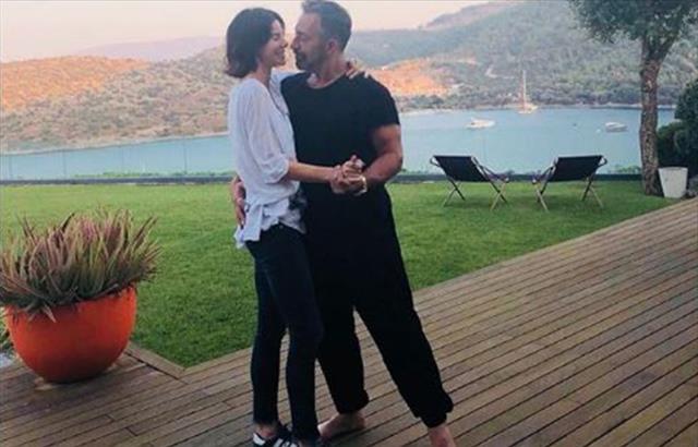 "zel hayatmla ilgili konumuyorum. Evlilik olursa zaten duyarsnz" eklinde konutu.