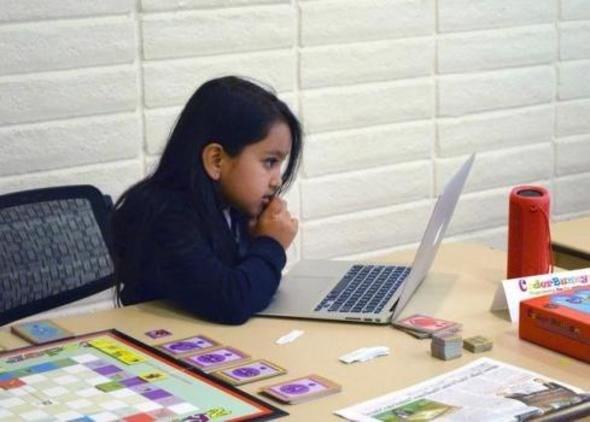 Matha'nn ayrca oyunlar, robotlar ve kodlama zerine bir sohbet program bulunuyor.