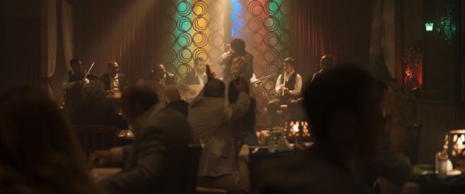 Filmde genlerin rnek alaca ok ey olduunu szlerine ekleyen Uslu, Grses'in hayatnda  kez krlma noktas olduunu kaydederek u bilgileri verdi: "Aslnda Mslm Grses, babas gibi kt bir insan olabilir, her ey olabilir ama o  defa hep mziin yolunu takip ediyor. Balamasna sarlyor. Ustas Limoncu Ali'nin laflar aklna geliyor. Hayata yeniden aslyor ve asla kt biri olmuyor. Genlerin filmi bu gzle izlemelerini ok rica ederim. Hayatta ylmamalar, srarla doru bildikleri hedefin peinden gitmeleri ve asla taviz vermemeleri gerektiini dnyorum. Mslm Grses bunu, yokluklar ierisinde, hibir ey yokken yapt. Gnmz genlerinin imkanlar var. Devlet destekleri, konservatuarlar, eitim enstitleri var. Her eyimiz var, Allah'a kr. Onun iin daha kolay. Herkes inand ve hayalini kurduu iin peinden gitsin. Karlarna kan engeller onlar yldrmasn. Devam etsinler, ok istesinler. stedikleri her eye kavuurlar."