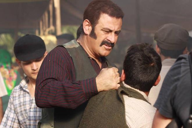 Grses'in hayatnn olduka dramatik olduuna iaret eden Uslu, daha dramatik gstermek iin hibir ey yapmadklarnn altn izerek, "Tam tersine baz dramalar trpleyerek daha seyredilebilir hale getirdik. nk Mslm Grses'in hayat gerek olmasa ve birisi anlatsa, kimse inanmaz. 'Hadi canm byle bir hayat m olur? Bir insann bana bunlar m gelir?' denir. Sa kula duymuyor. Burnu koku almyor. Kendi konserinde bir hayran tarafndan ar sevgi nedeniyle baklanyor. Btn ailesini kaybediyor. Gerekten inanlmaz bir hayat var. Biz ekstra bir ey yapma gerei duymadk. Sadece, bu yaanm dramatik hayat en modern anlatm diliyle beyazperdeye yanstmaya altk." ifadelerini kulland.