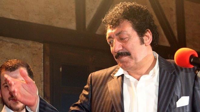 Mustafa Uslu, Grses'in babasnn gerekten ok kt biri olduunu syleyerek, "Mslm Grses'in babas kk kardei Ahmet'i annesine, Mslm' ise kendisine benzetirmi. Bu da onu ok rahatsz edermi. Asla babas gibi bir baba olmak istemedii, en kesin ve kestirme yol baba olmamaktan getii iin baba olmaktan hep korkmu. Bir gn baba olduunda iindeki canavarn canlanacan ve babas gibi bir baba olaca korkusuyla, evlat sahibi olmaktan hep kanm. Kendisini de 'Ben zaten babaym. Benim evlatlarm var. Bana baba diyorlar.' diyerek teselli etmi. Aslnda bir erkek iin baba olmak, babalk duygusu yaamak ok muhteem bir duygudur. Yani ondan feragat etmi. Bu korkularndan dolay, 'Topluma zararl bir adam olurum, yeni domu bir cana kt davranrm, kt bir evlat yetitiririm.' diye bundan feragat etmi." deerlendirmesinde bulundu.