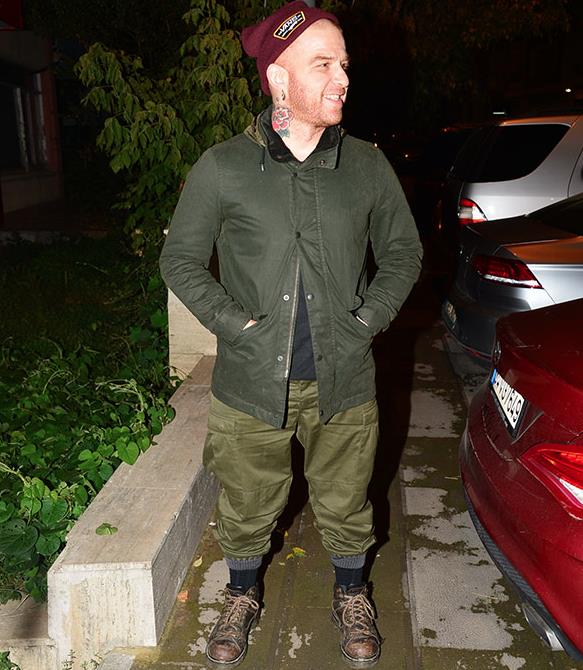 'Beni ok heyecanlandran bir proje ile e zamanl olarak balayacak yeni albmn kaytlar ve en nemlisi sizlerle konserlerde daha ok buluabilmek iin bu sene, 5 yl boyunca keyifle yaptm O Ses Trkiye&#8217;de yer almayacam. Bata Acun ve Esat olmak zere tm Acun Medya ekibine, jrideki arkadalarma ve bana 5 yl boyunca mzikal olarak byk deneyim yaatan yarmac dostlarma teekkr ediyorum.'