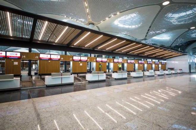 Dnyann en byk havalimannn projesindeki ana terminal binas, 1 milyon 300 bin metrekareyle tek at altnda dnyann en byk terminal binas olacak. Ayrca iindeki yap ve kltr tamamen Trk mimarisini andryor. at, byk usta Mimar Sinan'n eserlerinden esinlenilerek yapld.