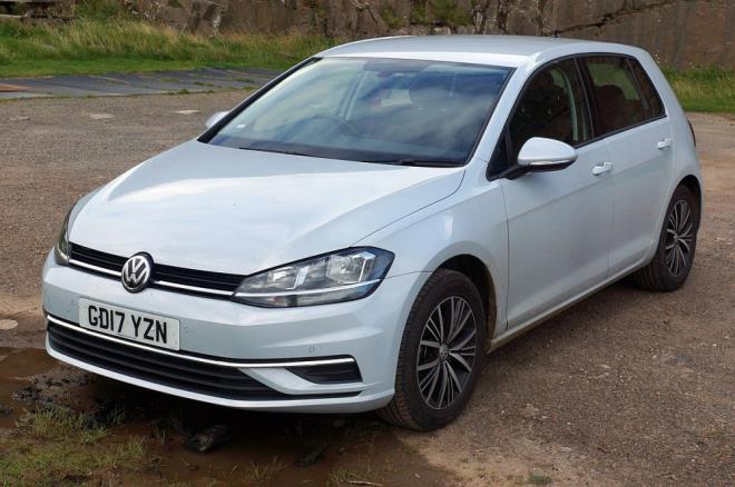 kinci srada, 722 bin 566 satla Ford F-Series yer alrken 572 bin 772 adet satan Volkswagen Golf nc oldu.