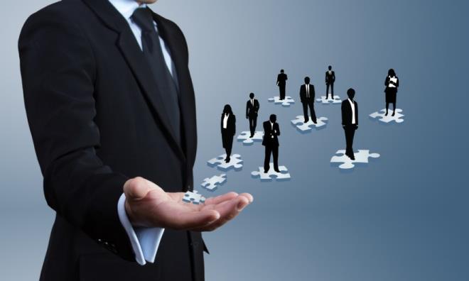 5. Krmz Bayraklar ve Uyar Levhalarn Grmezden Gelirler  <br>  Baz liderler kendi kiisel grlerine o kadar ballardr ki, bunlarn peinden giderken irketi bir uurumdan aa srkleyebilirler. Bu liderlerin ou girdi ve neri talep ederler ancak kendilerini frenleyemezler. Azim, liderlik iin gerekli bir vasftr, ancak bu gerekleri grmezden gelmek anlamna gelmemelidir.