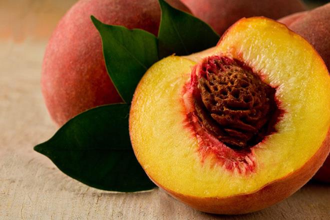 eftali, nektarin, kays, erik ve kiraz gibi iri ekirdekli meyveler, hava scaklklarndaki dengesizliin kurban olabilir. Havann aniden snmas bu aalarn erken ieklenmesine neden oluyor, ardndan gelen donlar ise meyveleri dalnda ldryor. iftiler bu olaylarn gelecekte daha sk yaanacan ngryor.