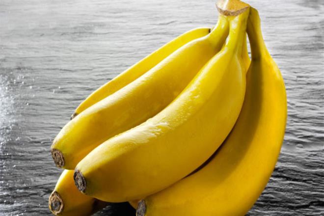 Muz, gelimekte olan lkelerde, kahvenin ardndan ikincil rn olarak retiliyor. retimin zorlamas sonucu kahvenin fiyatnn artmasyla, iftilerin muz retiminden vazgemesi bekleniyor. stelik yksek scaklklarn muz aalarn zararl bitki ve hayvanlara kar daha dayanksz hale getirecei belirtiliyor.