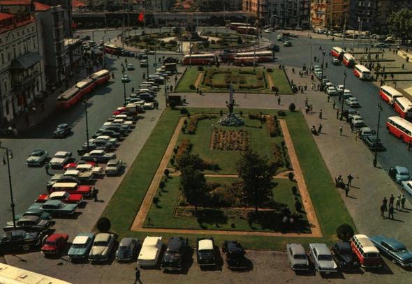 Cumhuriyet tarihinde ilk nfus saym 28 Ekim 1927'de yaplrken, devam eden yllarda her 5 senede bir nfus saymna gidildi.