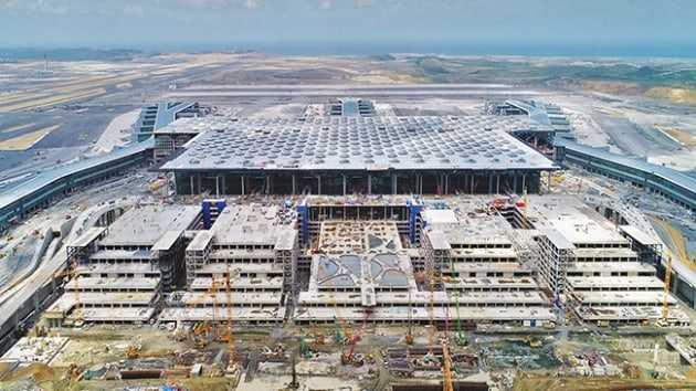 GVENLK TEDBRLER Havalimannn al treninin sona ermesiyle Cumhuriyet Bayram Resepsiyonu&#8217;na geilecek. Resepsiyonun ayr bir salonda yaplaca ve davetli saysnn daha snrl olaca renildi. Dnya liderlerini stanbul&#8217;da buluturacak dev al ve 29 Ekim Cumhuriyet Bayram Resepsiyonu nedeniyle polis youn gvenlik nlemleri alacak.