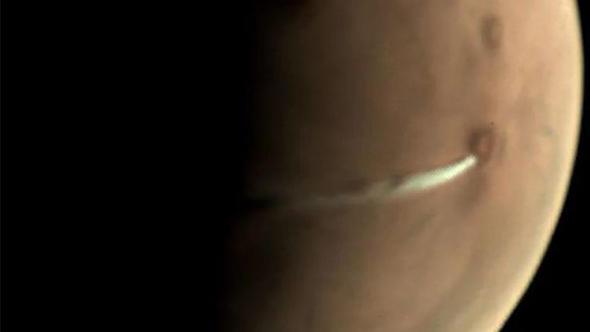 K�z�l Gezegen Mars'ta yer alan Arsia Mons Yanarda��'n�n 50 milyon y�l �nce s�nd��� d���n�l�yor.