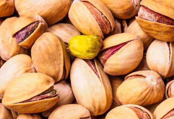 KuruyemiTatl ve yapkan olan kuruyemiler diinize zarar verme asndan daha kt huyludur. Kurutulmu meyveler de yapkanlklar bakmndan tehlikelidir. Tam anlamyla eker diinize yapm oluyor. Bu da dite boluklara yol aar.