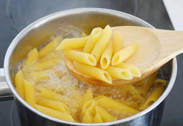 Ekmek, makarna ve patates Niasta ieren gdalar tketildikten sonra dilere yapr ve uzun bir sre boyunca kalr. Niasta tkrkle birletiinde ekere dnr. Bylece boluklarda skntlar oluur.