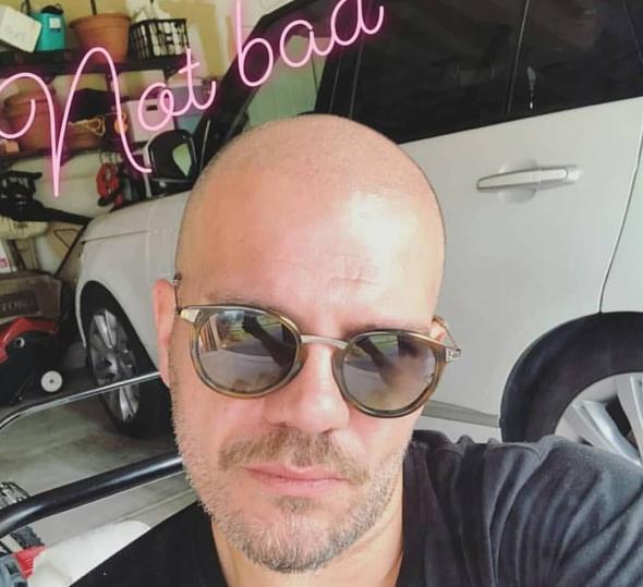 40 ya��ndaki oyuncu, ge�ti�imiz aylarda sa�lar�n� kaz�tm�� bir foto�raf�n� Instagram’da payla��nca ciddi bir hastal�k ge�irdi�i haberleri h�zla yay�ld�.