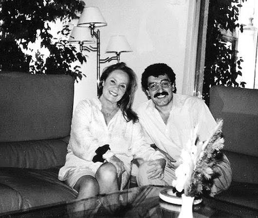 "Kaderleri birbirine benzeyen bu iki g�zel insan 5 May�s 1986’da evlendi. Y�zleri g�l�yordu. Birlikte mutlulu�u yakalam��ken kader yine kap�lar�n� �ald�. 3 Mart 2013’te M�sl�m Baba hayata g�zlerini yumdu. Muhterem yine yaln�z kald�.”