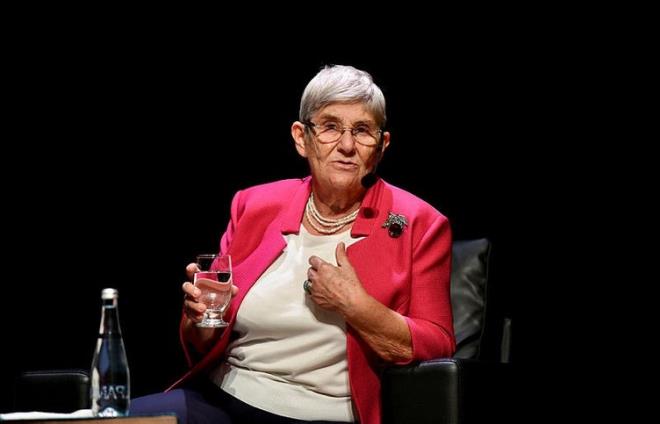 Do�al �r�nlere �ncelik verilmesi gerekti�ini vurgulayan Karatay, karbonhidrat�n zararlar�na de�indi. Karatay, "Gaziantep gibi bir yerde 'Karbonhidrat yemeyin' diyorum ben de. Yani 'Baklava yemeyin' diyoruz. ��iniz zor o y�zden." dedi.