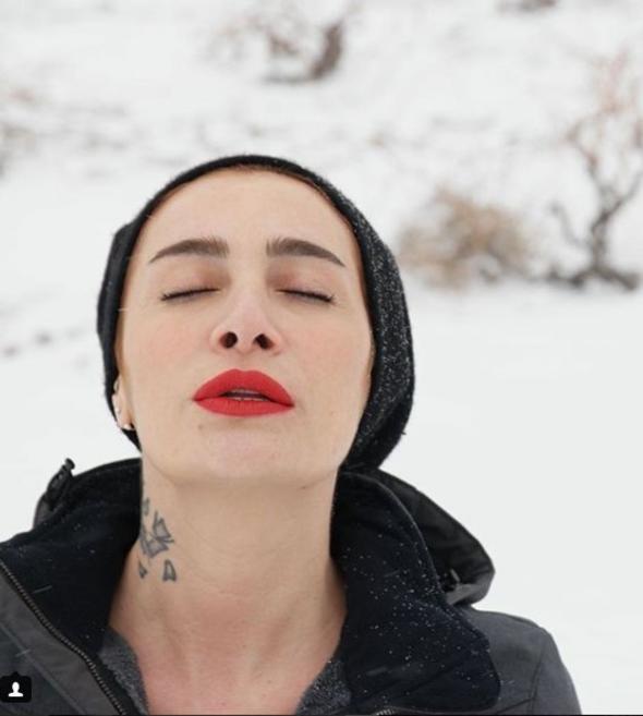 BURCU B�R�C�K: Ne denir ger�ekten bilemiyorum �ok �ok �z�ld�m ama cesaretin hepimize, t�m �iddet g�ren, tacize u�rayan, suistimal edilen kad�nlar�m�za cesaret versin, �rnek olsun. #�iddetehay�r