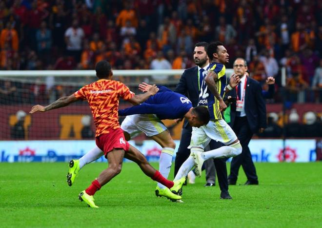 Jailson, soyunma odasna kat.