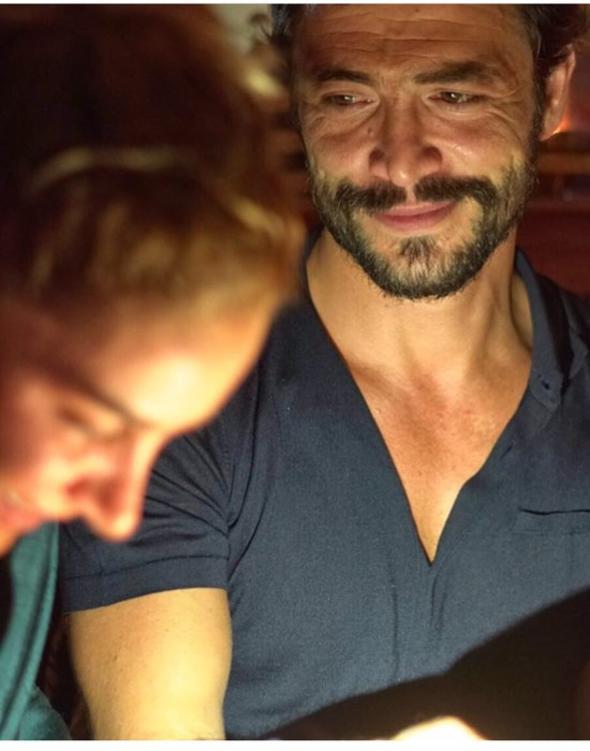 Sla&#8217;nn avukat Rezan Epzdemir, stanbul Adalet Saray nnde yapt aklamada unlar syledi: &#8220;Sla gibi bir kadnn, hak arama zgrln kullanmas iddet gren kadnlarn bir haykr. Hi olmam iddet olayn varm gibi gsterip buradan m nemalanacak?&#8221;