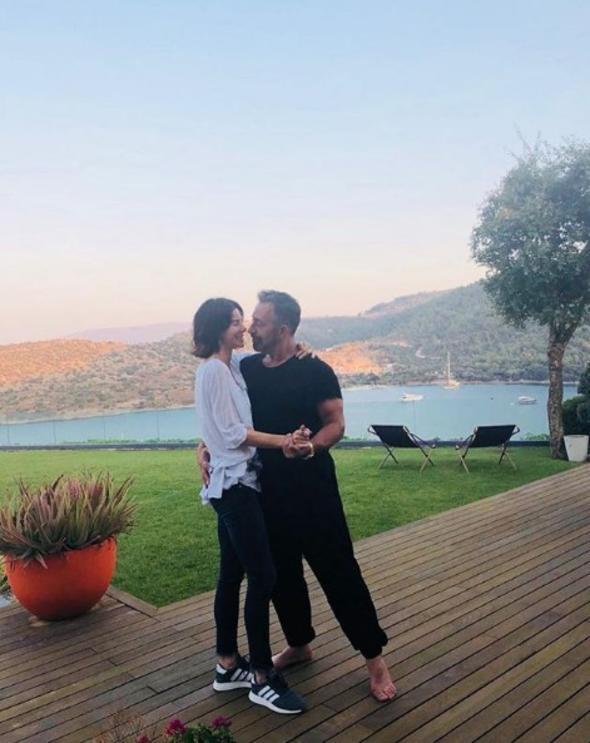 nl komedyen getiimiz gnlerde stinye Park&#8217;a giderek Samyeli iin TAG Heuer&#8217;den hediye ald.