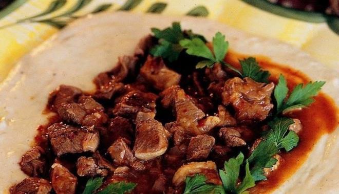 Efsane: Krmz ve ilenmi et barsak kanserine neden olur, bu yzden onu yemeyi brakmalyz.  <p>  Gerek: Krmz et ilemden gemi olsa bile tam olarak ilenmi saylmaz. Bu efsane sadece uzun sreli depolanan et rnleri iin geerlidir. Yine de ilenmi et yemeyi brakmak daha salkldr