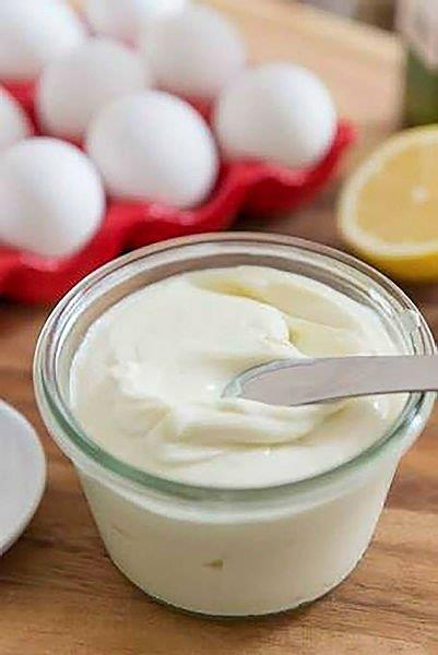 Efsane: Kilo vermek istiyorsanz, mayonez bir kolesterol bombas ve dmannzdr.  <p>  Gerek: Mayonez ok fazla ya ierir. Fakat bunun yerine mayonezin yerini ya (zeytin veya susam) ile deitirmek iyi bir fikir deildir. Mayonezin ya miktar %50-80 iken yalar %95-99'dur.