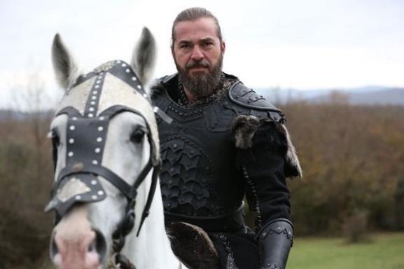 DRL OSMAN KONSEPTYLE YER ALACAK: Bozda yapt aklamada u ifadeleri kulland: "Dnyann pek ok blgesinde 65'ten fazla lkede beeniyle takip edilen Dirili Erturul dizisi, 2019-2020 sezonunda izleyicisiyle Dirili Osman konseptiyle buluacak."