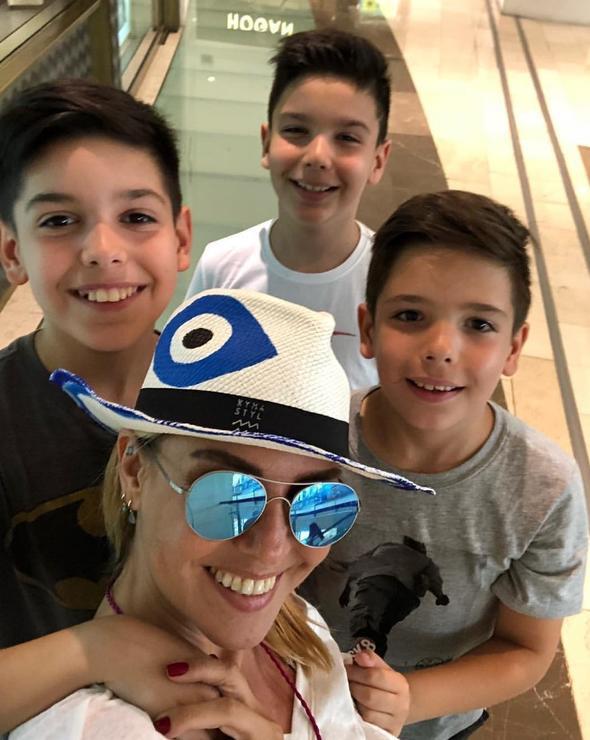 * Magazinle hi alakalar yok. Baba da yle yetitiriyor, ben de yle&#8230; Babasnda haber kanal aktr. Bizim evde izgi film. nternetleri var ama youtuber ve oyun sevdas var onlarda. Magazin sitesine girip haber okumay bilmiyorlar.