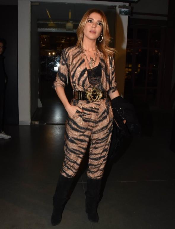 - Zor gnlerde beni tam tahmin ettiklerim arad. Mazhar Alanson, tam kt gn dostudur.    <br>- yi ki Mustafa Erdoan ile evlendim, iyi ki de boandm.    <br>- Bence benim deil, kendi gnahlarn aldlar. Kendilerine yazk ettiler. Arladn insan da, dedikodusunu yaptn da senin imtihanndr. O yzden ben kimse hakknda konumuyorum. Bunca zamandr bu piyasadayz, bir magazinciyle davalk oldum mu? Ama lm yaras baka bir ey.